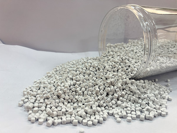 白色PVC颗粒